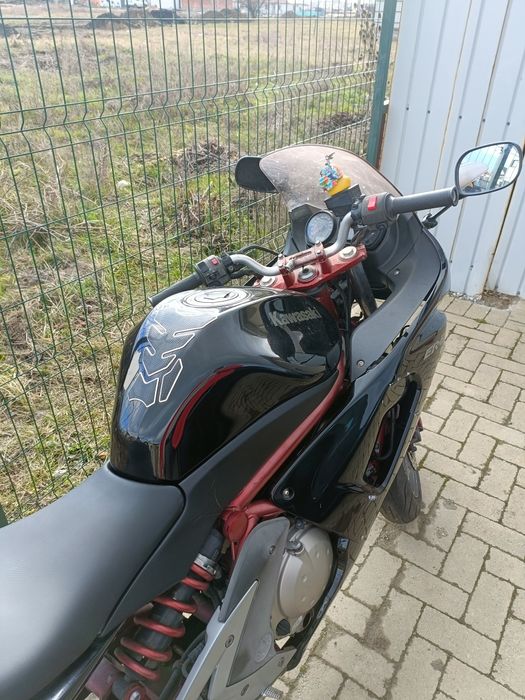 Kawasaki ER6F 650 2006 – lovită dreapta – pornește