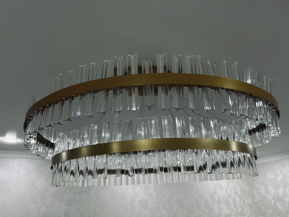 Продам большую люстру