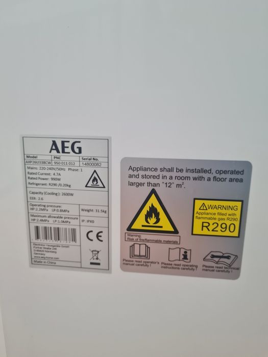 Мобилен климатик и обезвлажнител AEG, model AXP26U338CW, с гаранция