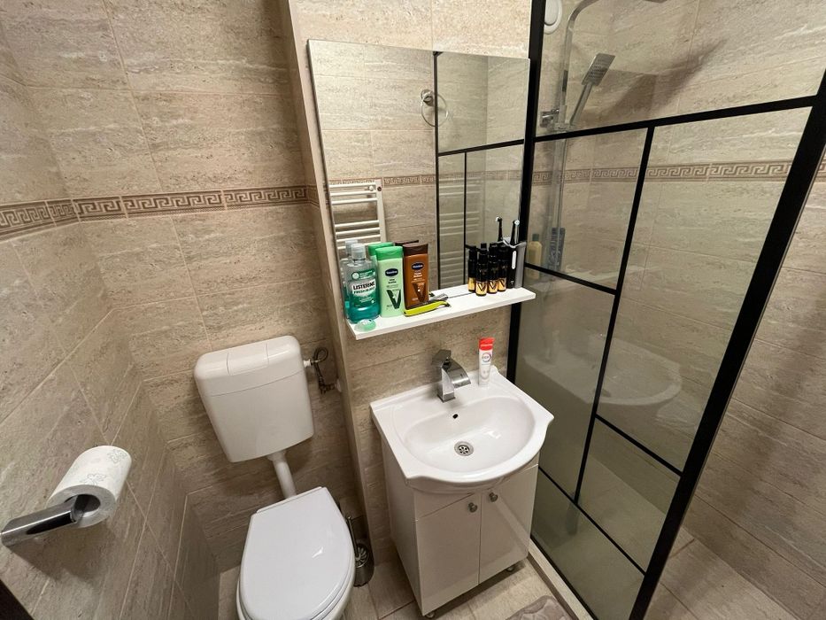 Inchiriem studio modern utilat si mobilat