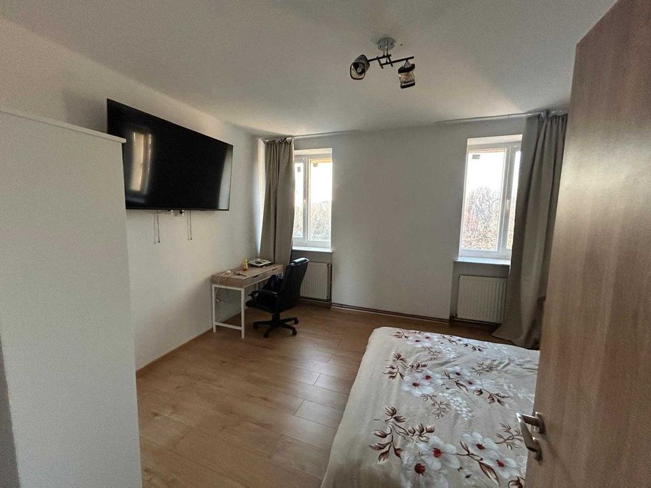 Vând apartament camere..