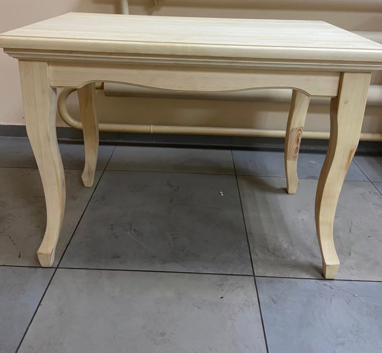 Стол новый из массива сосны,табуретки