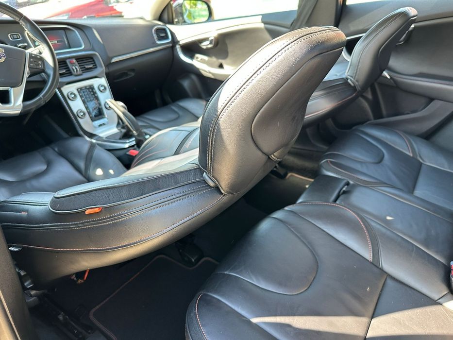 VOLVO V40-OCEAN RACE an 2015/ 2.0tdi-120cp/EURO 6/Piele/Navi Mare/Adus Recent!