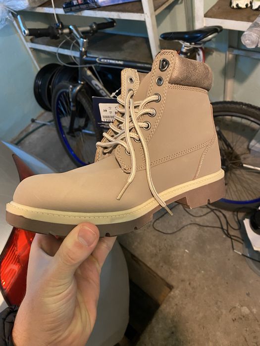 нови зимни обувки Fila – номер 39