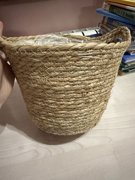 Продаю корзины в хорошем состоянии деревянная и плятенные