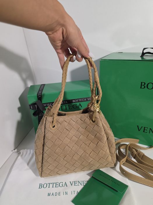 Налична чанта Bottega Veneta Parachute
