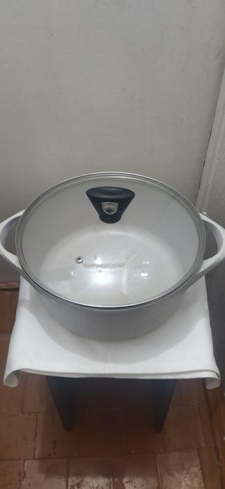 продам кастрюлю на шесть литров