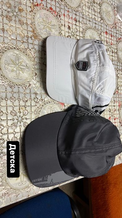 Шапки с козирка за лято и пролет