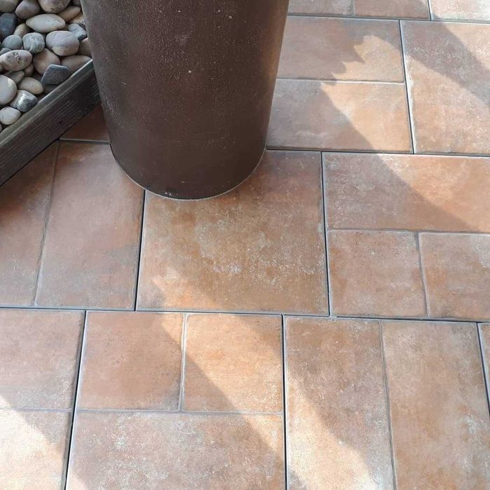 Кафельщик Профессионал стаж более 20 лет.