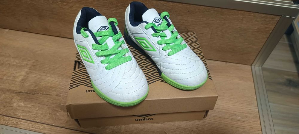 Детски футболни обувки UMBRO N 28