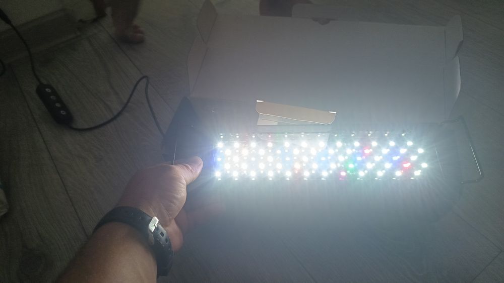 Lampa pentru acvariu