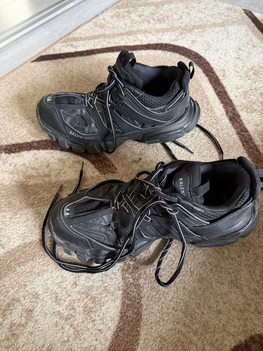 balenciaga track