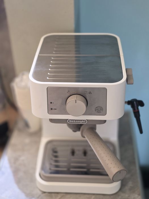 Еспресо машина De'Longhi Stilosa (EC260.W), бяла – отлично състояние