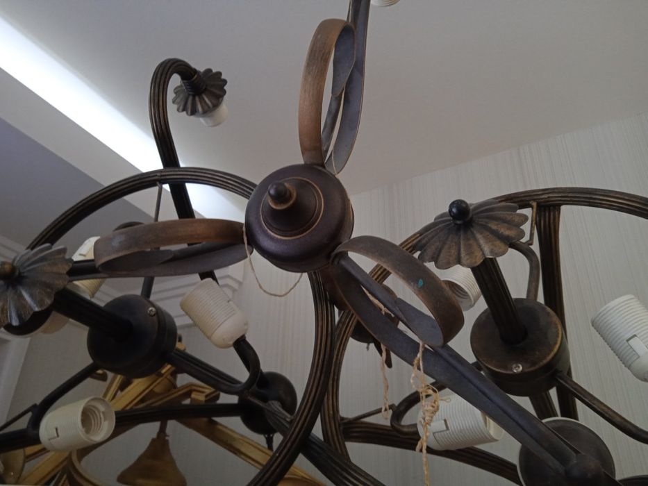 Люстры продаются