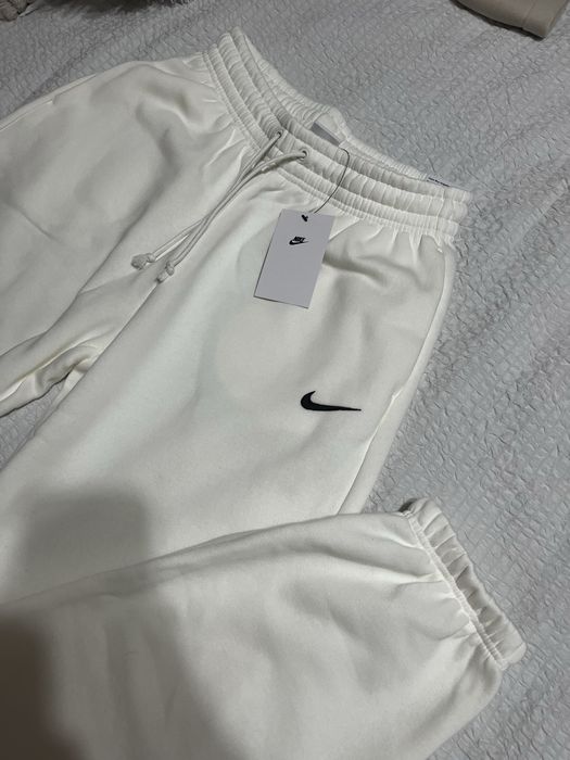 Чисто ново долнище на Nike