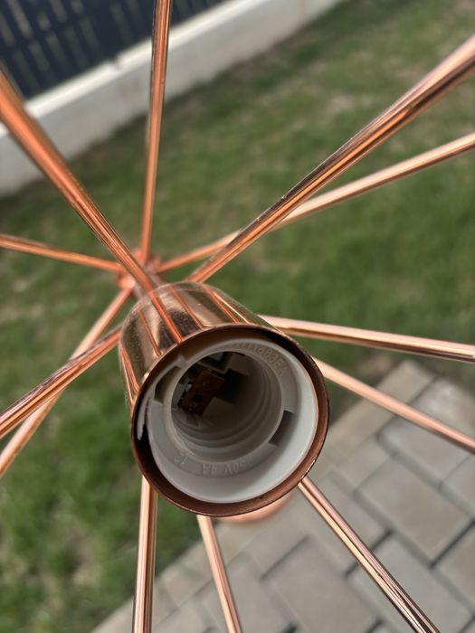 Lustră aurie forma diamant