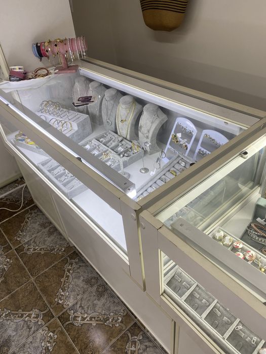 Продам витрины в хорошем состоянии