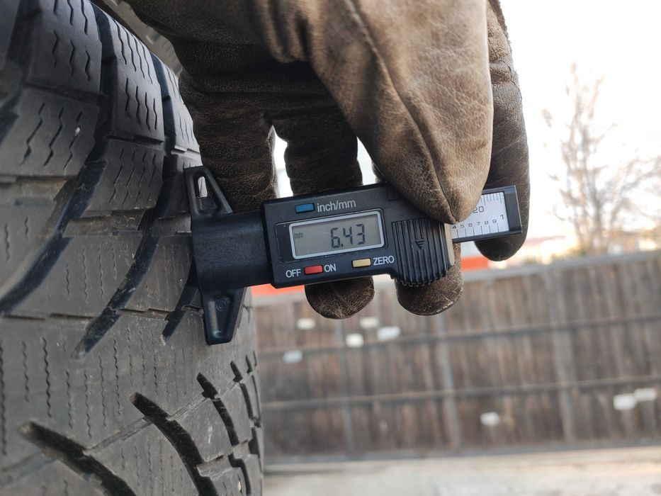 4бр Зимни Гуми 235 40 19 - Nokian