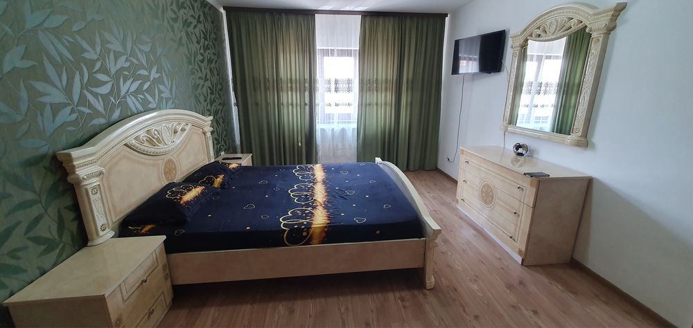 Vand apartament 2 camere cash sau Rate La Notar(cu avans) , decomandat ultracentral in spate la caredrala mare