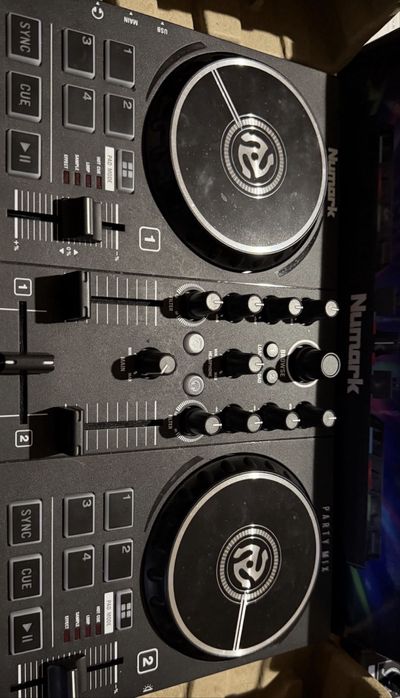 DJ Numark Party Mix Конзола