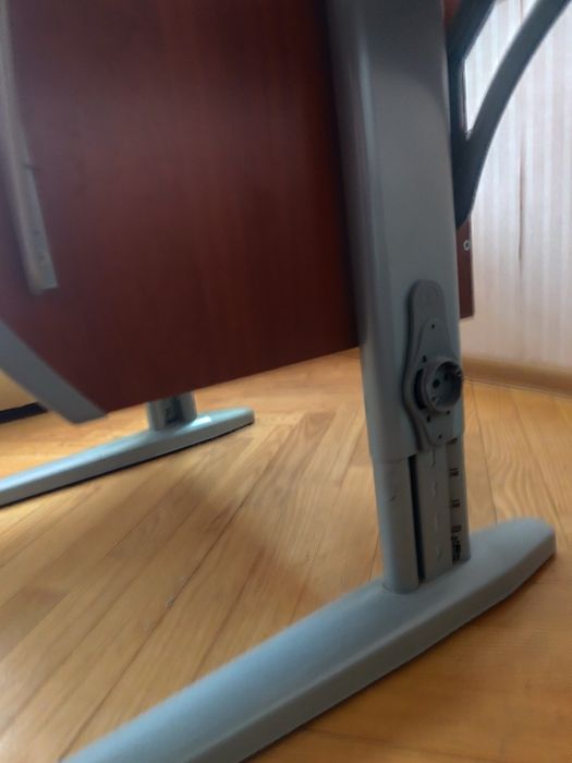 Продам парту трансформер, регулировка высоты