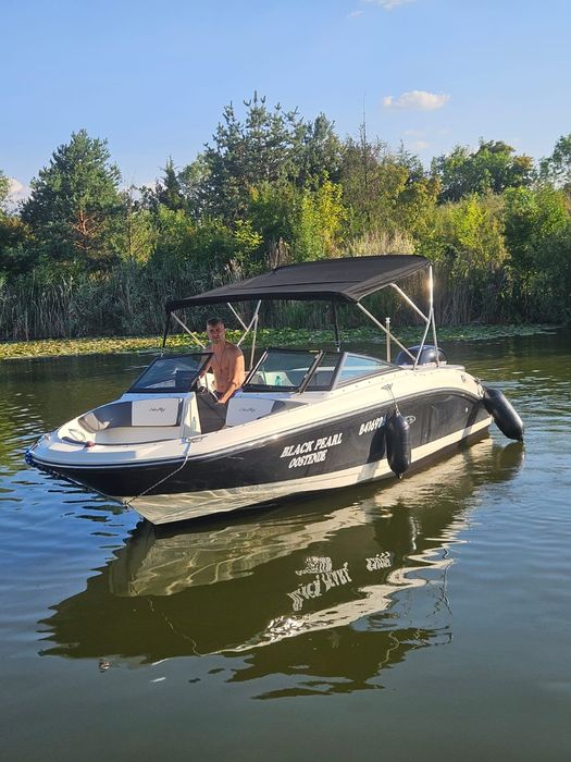 Sea Ray 210 SPX motor out bord  Mercury 150 -locuri 10 persoane