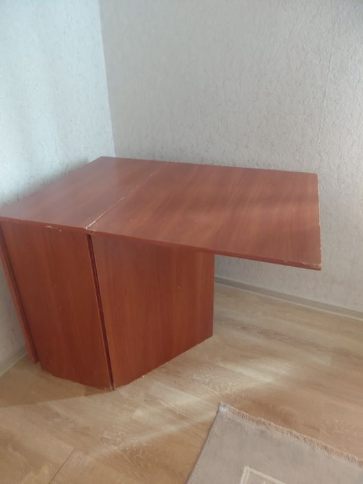 Продам стол книжка