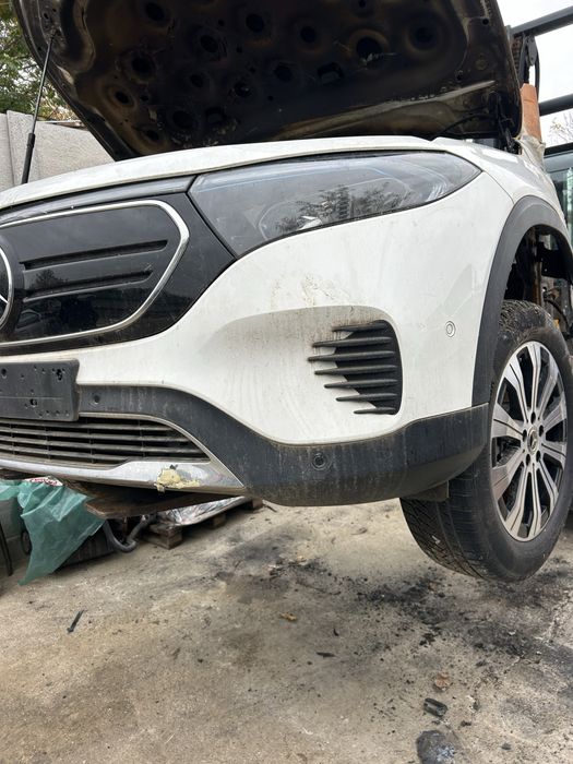Far dreapta Mercedes EQB 2023