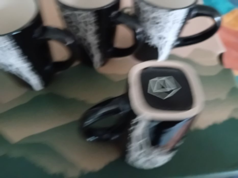 £} set 5 căni de cafea noi, 4 mici si una mare de la carturesti