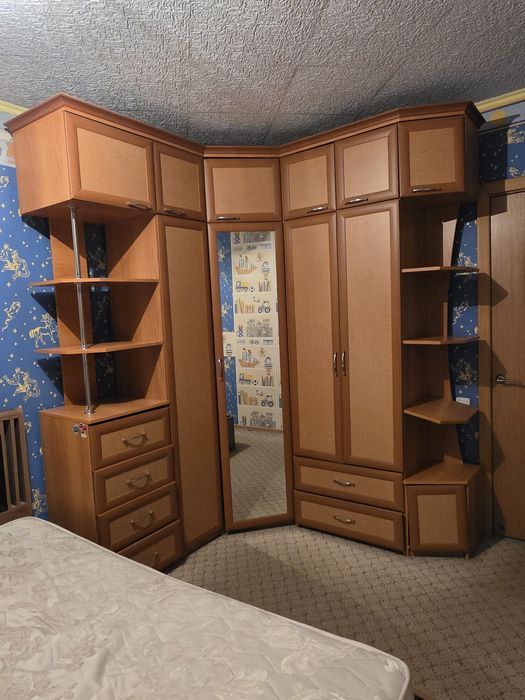 Продам шкаф с кроватью