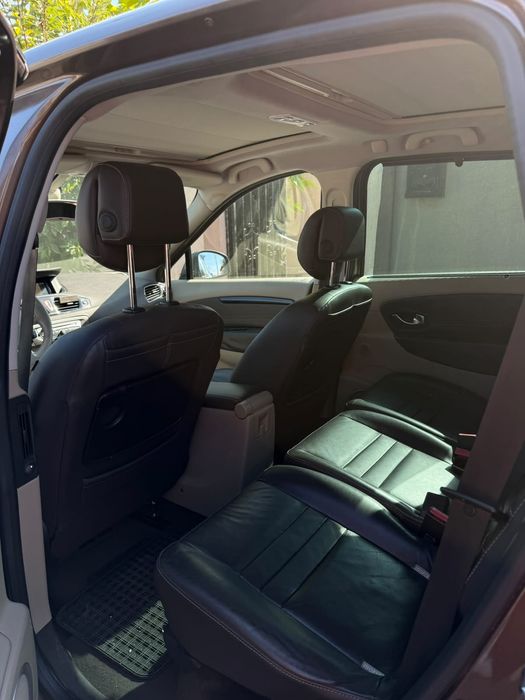 RENAULT Grand Scenic 2011 — imagine 3