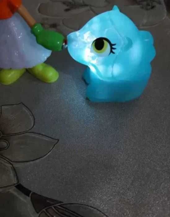 Dolly Doll cu animăluț și haine silicon