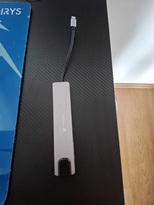 USB hub multiple porturi