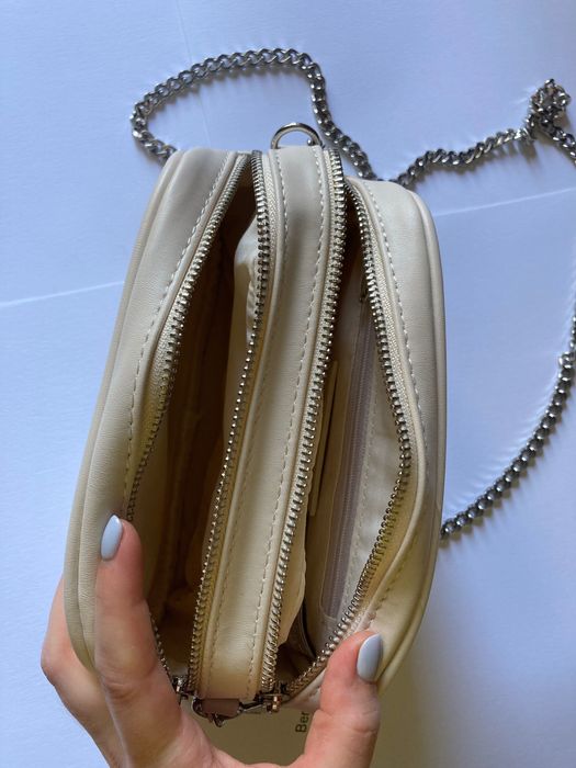 Чанта Bershka, кремава