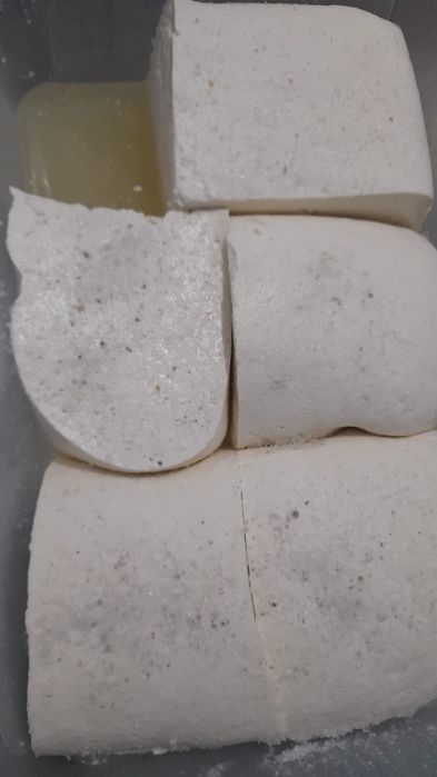Vand branza de vaca-disponibil 100 de kilograme-pret-25 lei