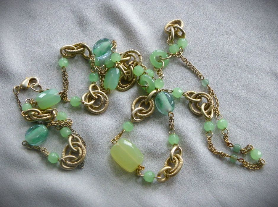 Антикварен гердан от Fenton glass с ураново и жадеитово стъкло