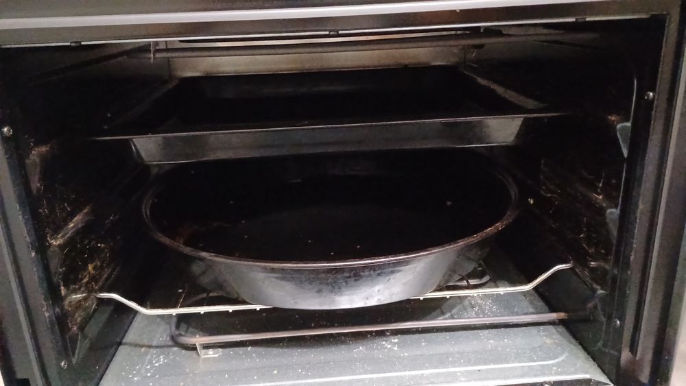 Духовка в хорошем состояний!
