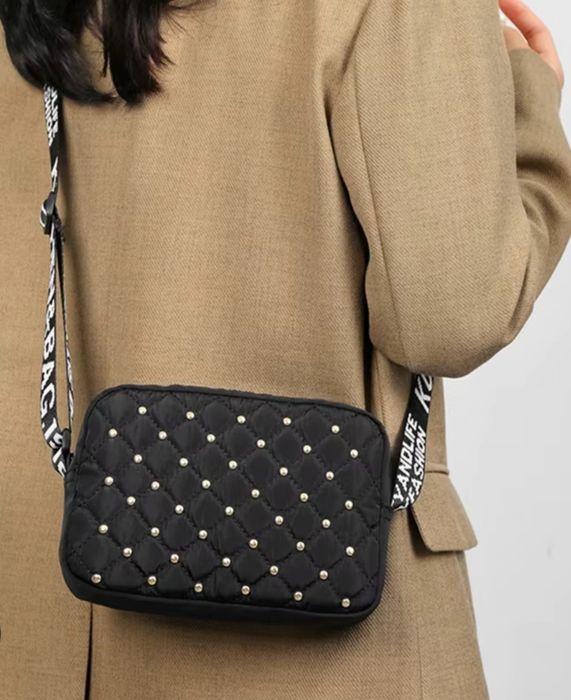 Чисто нова дамска чанта.