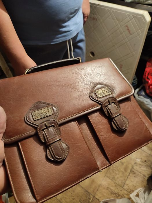 Продам портфель.