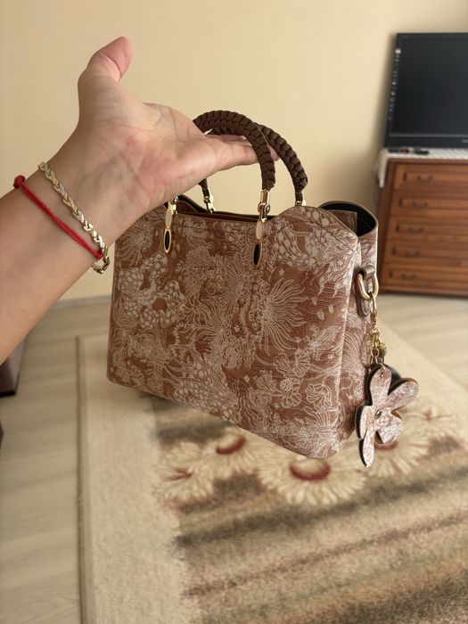 Дамска чанта чисто нова