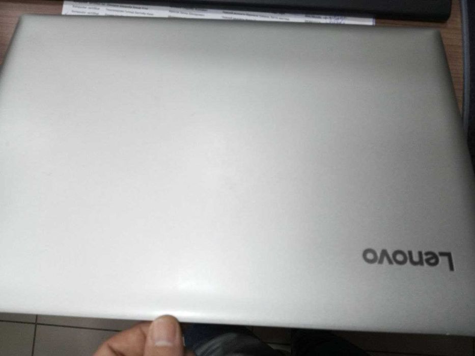 Lenovo noutbuk sotiladi