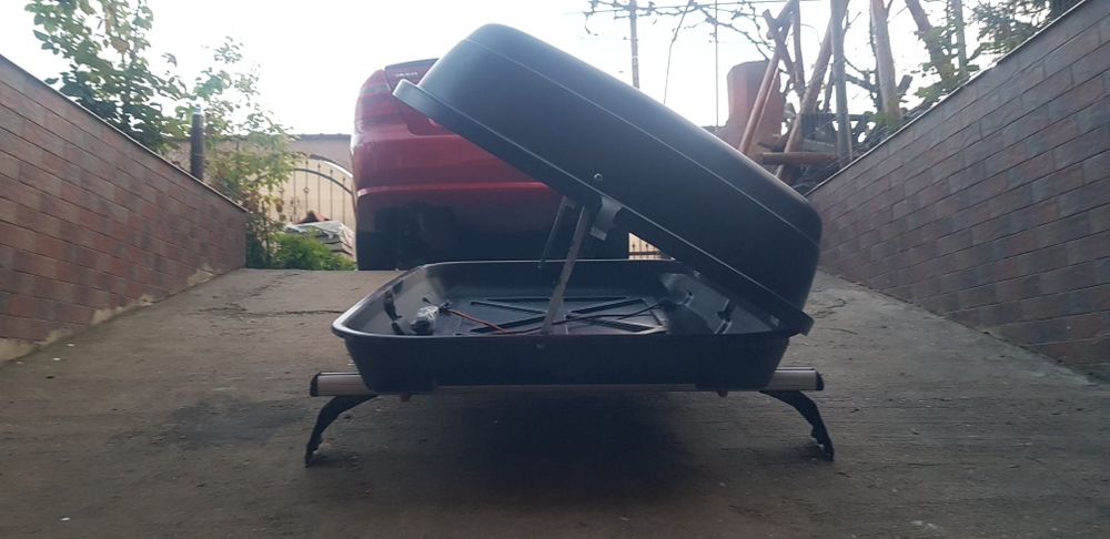 Vand cutie portbagaj plafon auto mare, ca noua