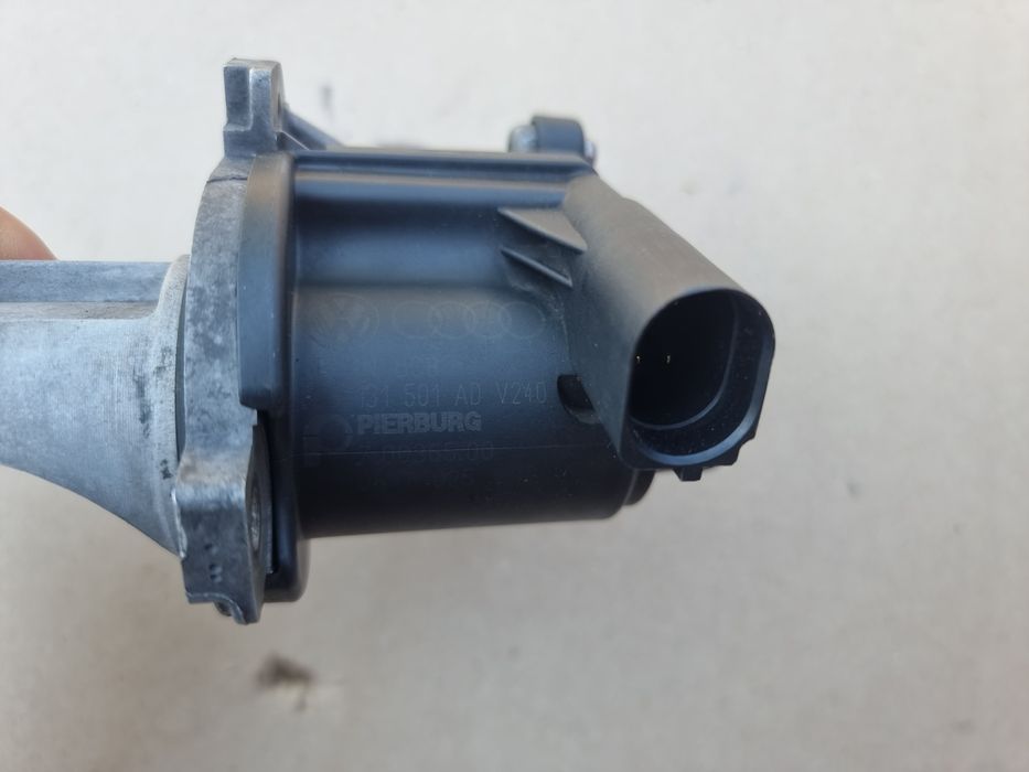 Supapa EGR 038131501AD OE Audi A4 B7 BPW BRB BKE Skoda Passat B6 BGW BHE  Pierburg 7.00365.06.0
Coduri echivalente: 038 131 501 AD