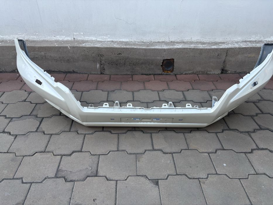 Продам передний бампер Land Cruiser Prado 150