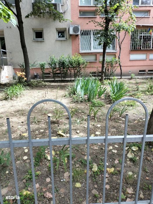 Garsoniera mare, renovată, la cheie