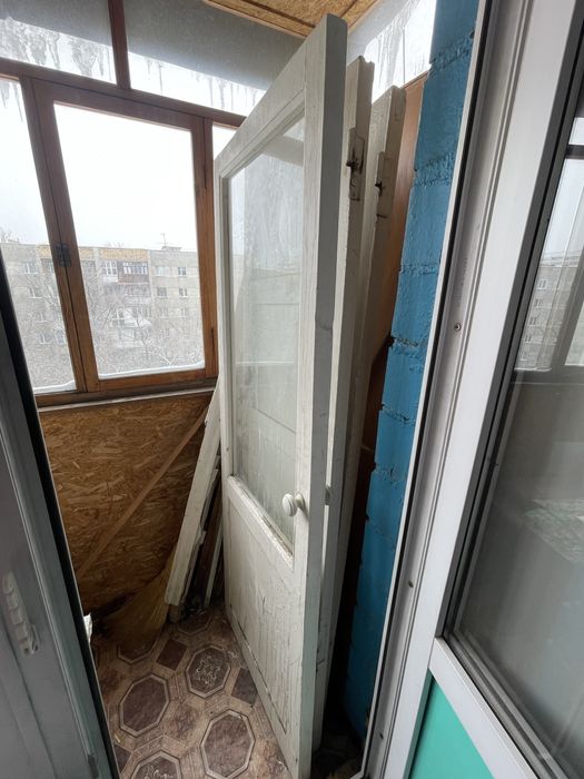 Диван и двери бесплатно