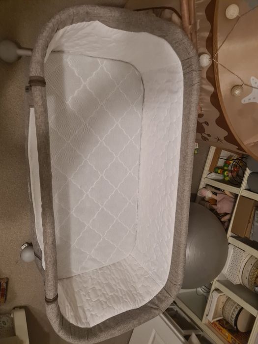 Pătuț co-sleeper