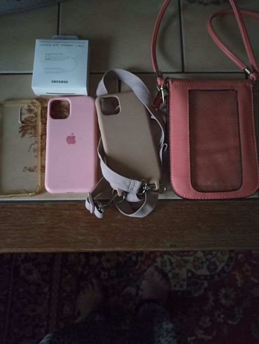 Пульт для телевизора,500т.,чехлы для телефонов