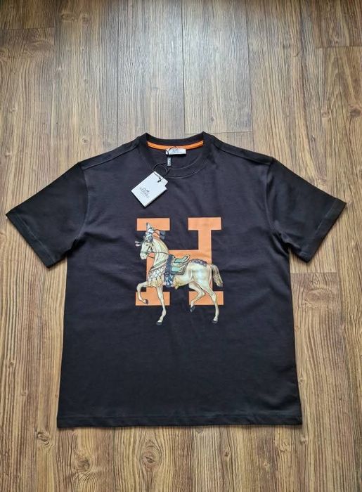 Страхотна мъжка тениска размер S и XL