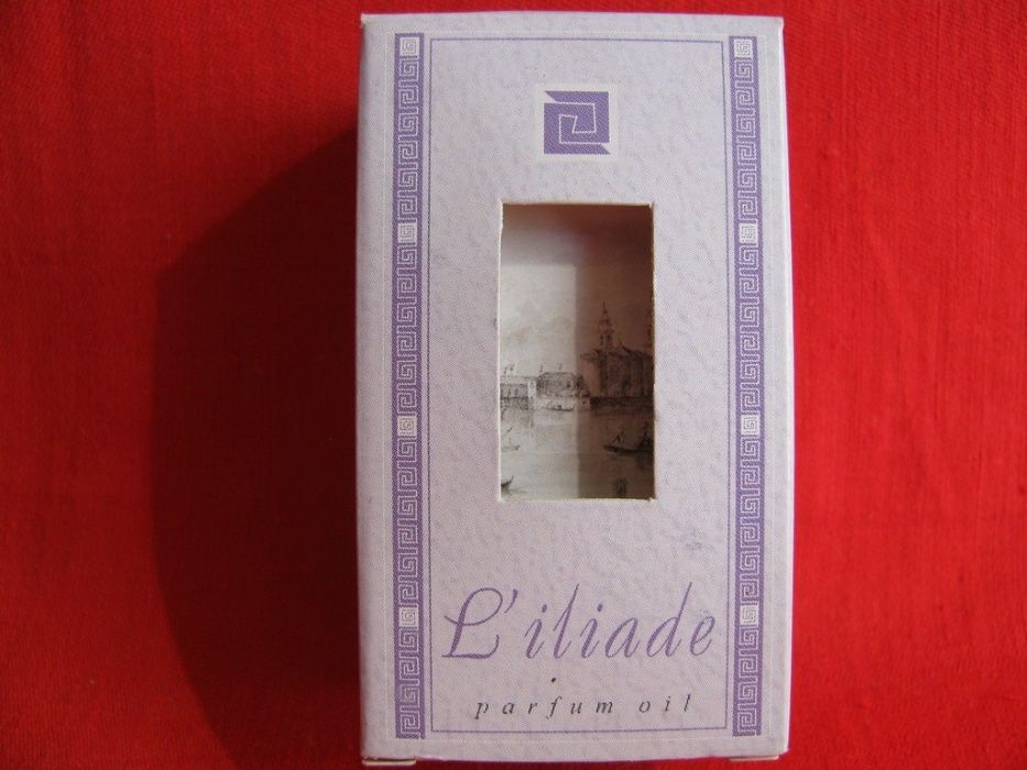 Подарок - набор парфюмерных масел.